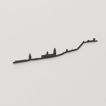 Perspectiva lateral del skyline Jaén en madera negra.