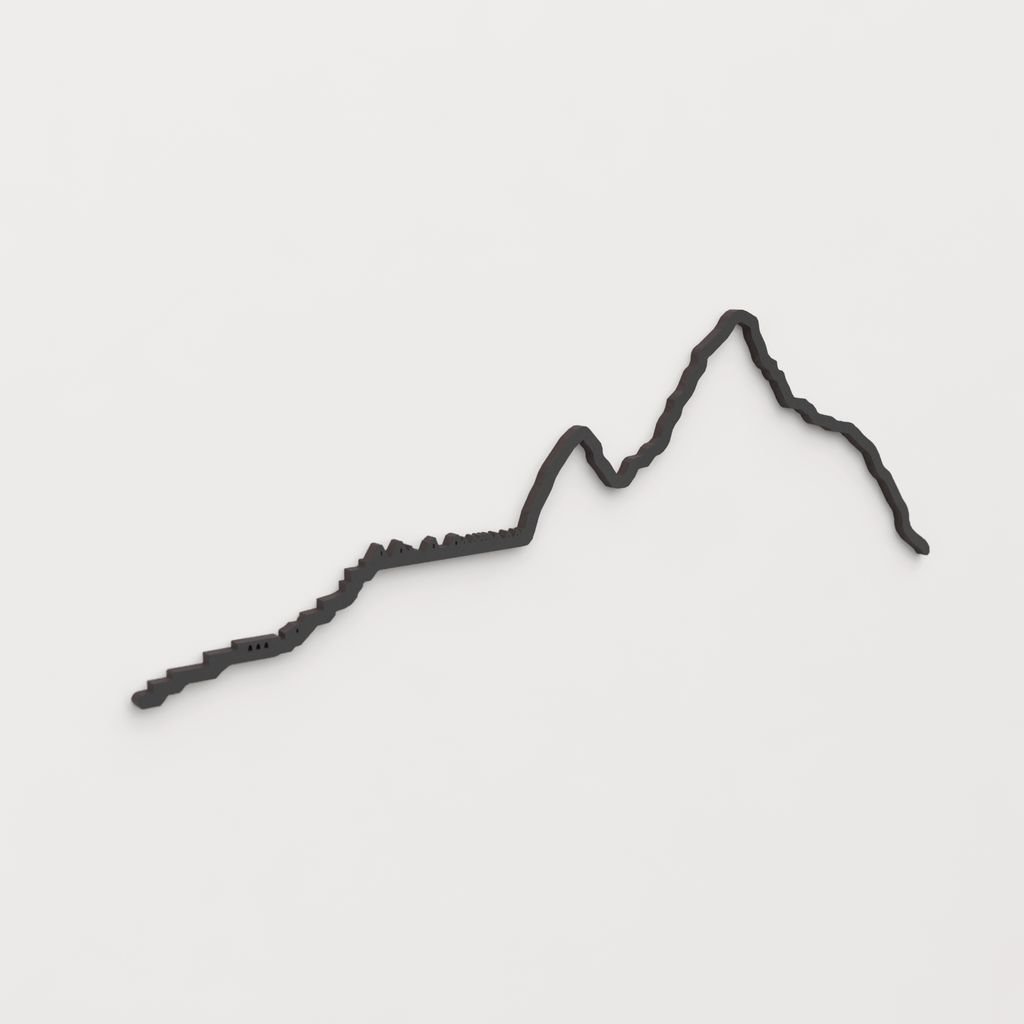 Perspectiva lateral del skyline Machu Picchu en madera negra.