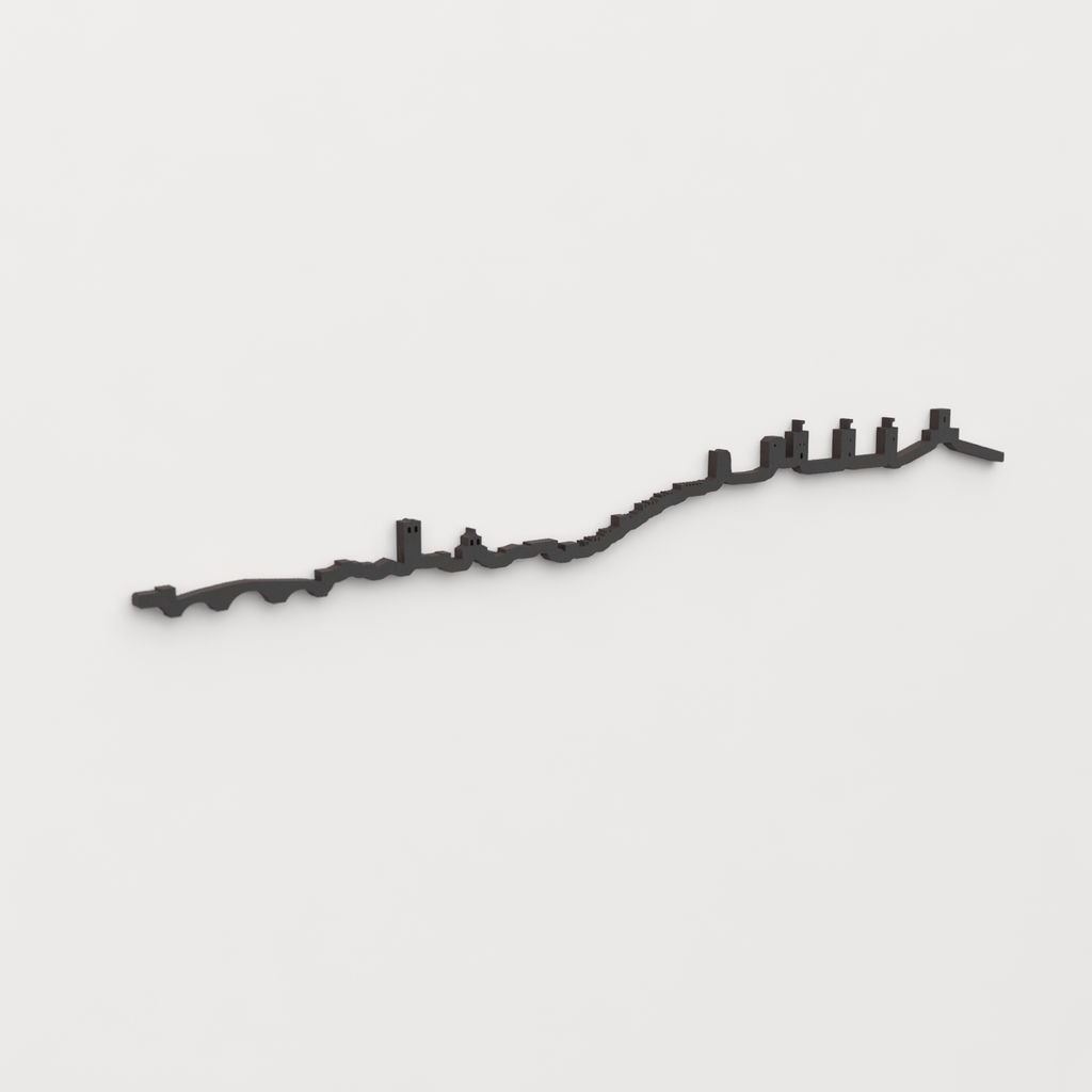 Vista en perspectiva de la silueta del skyline de Molina de Aragón en madera negra.