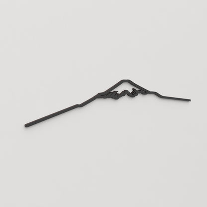 Perspectiva lateral del skyline Monte Fuji en madera negra.