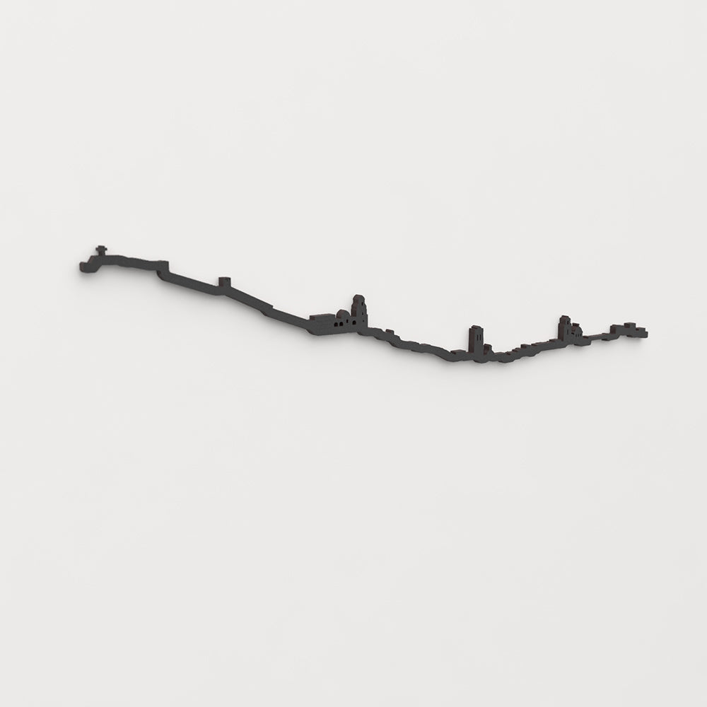 Perspectiva lateral del skyline Orihuela en madera negra.