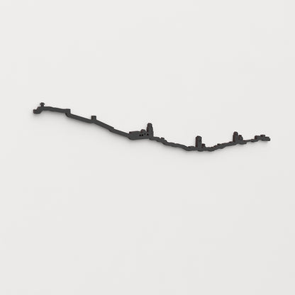 Perspectiva lateral del skyline Orihuela en madera negra.