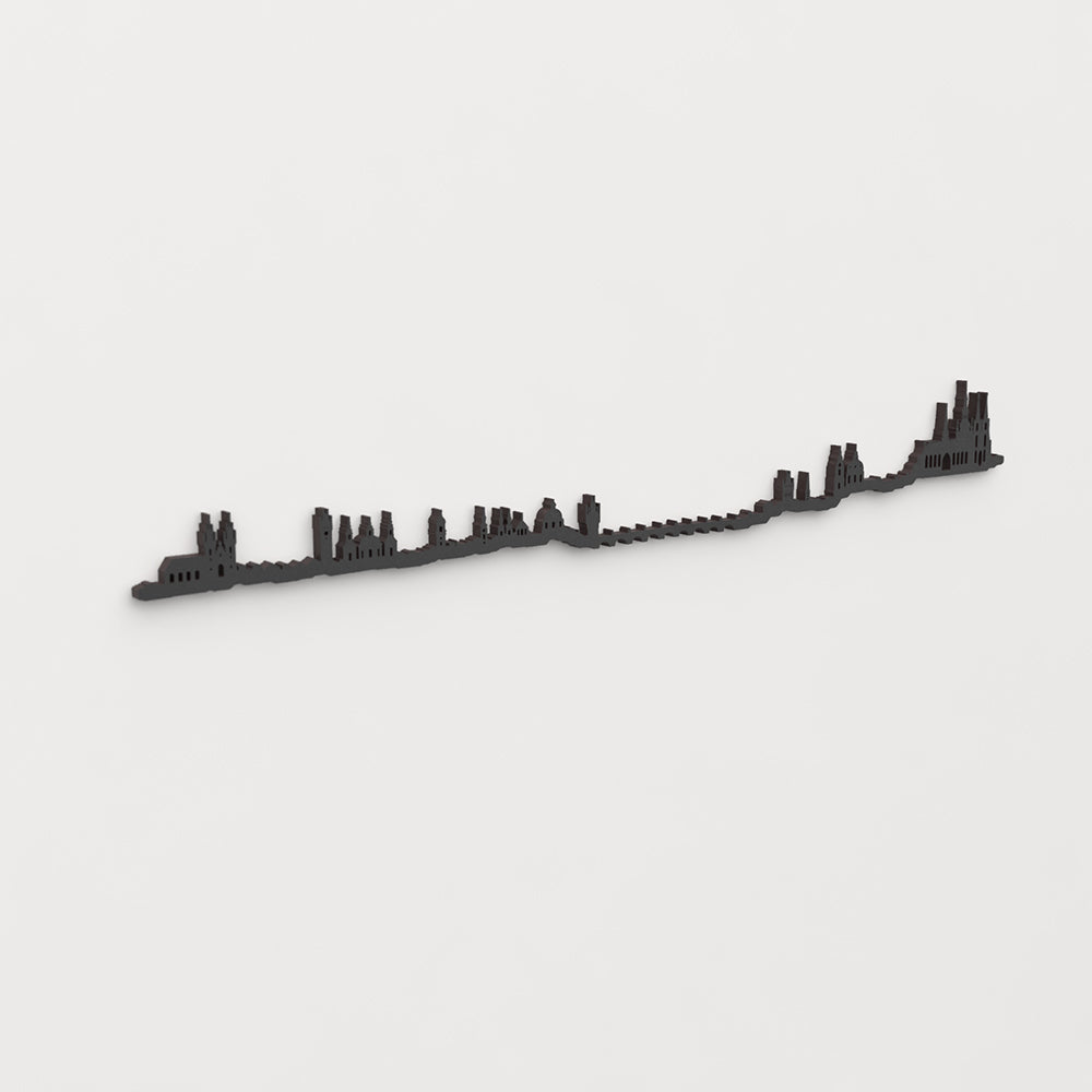 Perspectiva lateral del skyline Praga en madera negra.