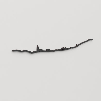 Perspectiva lateral del skyline Puertollano en madera negra.