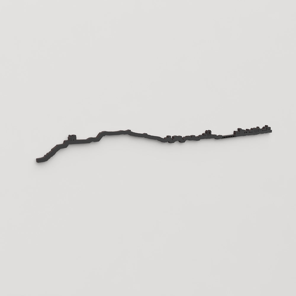 Perspectiva lateral del skyline Ribadesella en madera negra.