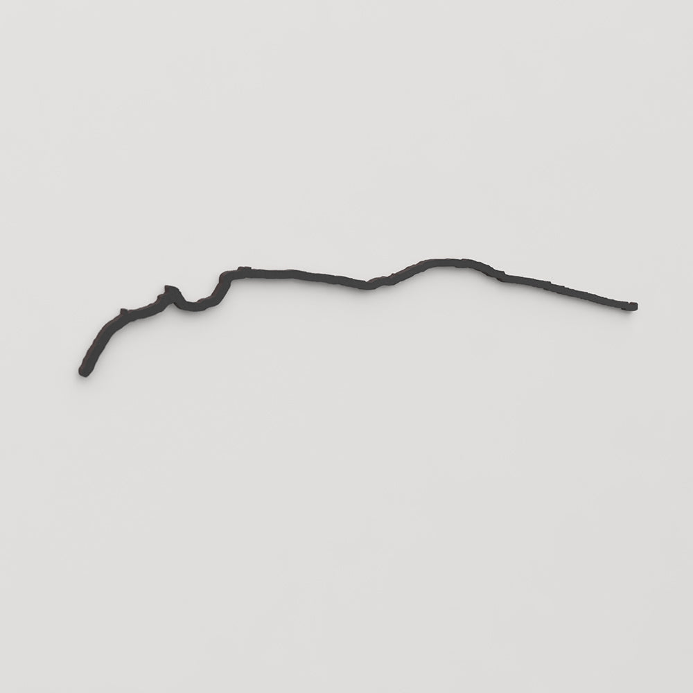 Perspectiva lateral del skyline Sella del Diavolo en madera negra.