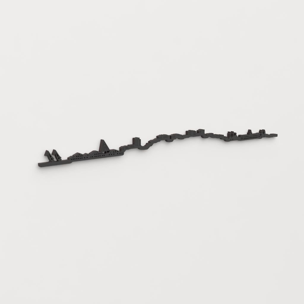 Vista en perspectiva de la silueta skyline de Ferrol en madera decorativa.